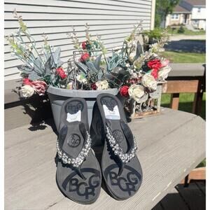 VINTAGE BCBG Generation White Wedge Flip Flops Beaded Thong Women's Size 9